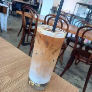 원오브어스 사진