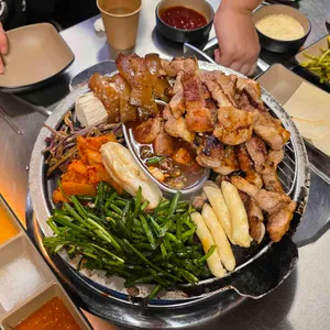 돼봉삼겹살 사진 1