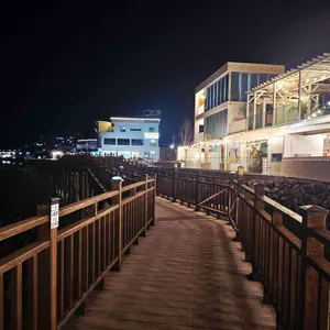 온 더 선셋 대표 사진