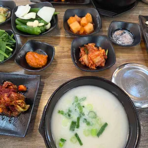 조선돼지국밥 대표 사진