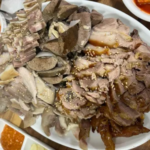 소문난순대국왕족발 사진 1