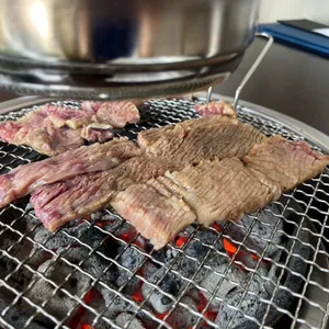 하늘아래 대표 사진