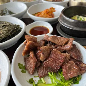 하늘아래 대표 사진