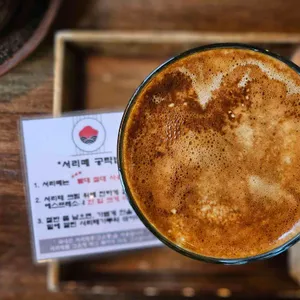 커피볶는여자 대표 사진