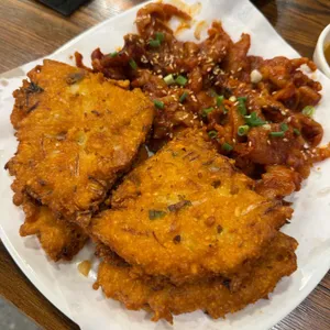 통큰누이네 육회빈대떡 사진 1