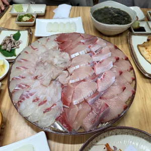 사량도 자연산횟집 대표 사진