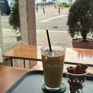 샬로우커피 리뷰 사진