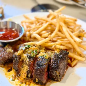 틴 서울 대표 사진