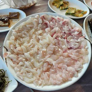 돌고래횟집 대표 사진