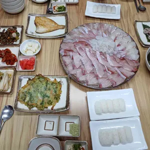 사량도 자연산횟집 대표 사진