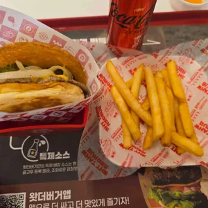 왓더버거 대표 사진