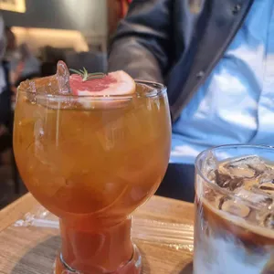 이리데센트 대표 사진