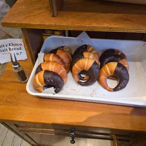 베통 성수 플래그십 리뷰 사진