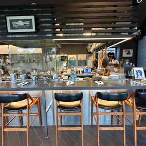 Revolver 대표 사진