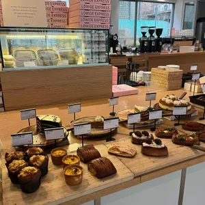 로와이드 압구정 대표 사진