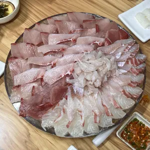 사량도자연산횟집 사진