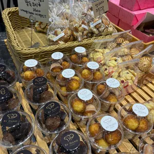 바이핸드 베이커리 대표 사진