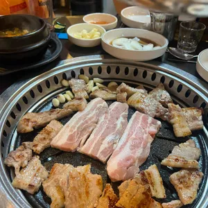 돼지꿈 대표 사진