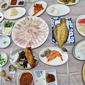 동해활어자연산전문점 사진 1