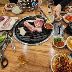 육플러스 참숯미목살 전문점 사진