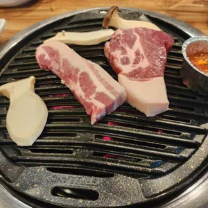 육플러스 참숯미목살 전문점 대표 사진