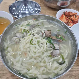칼국수와 반찬이 맛있는밥집 사진