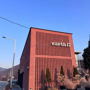 어스17 대표 사진