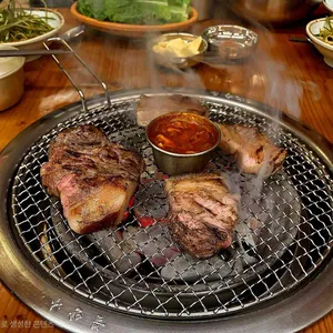 작제도 흑돼지 장작구이 대표 사진