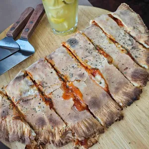 칼초네화덕피자 사진 1