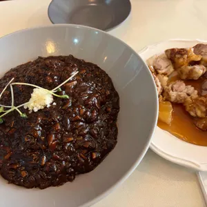 찌엔용 대표 사진