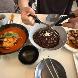 찌엔용 대표 사진