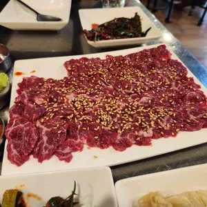 동원 생돼지 연탄구이 대표 사진