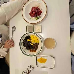 육회바른연어 대표 사진