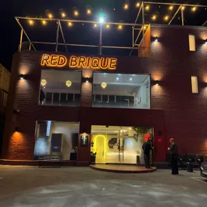 레드브리끄 대표 사진