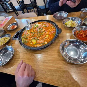 솥뚜껑의정부부대찌개 대표 사진