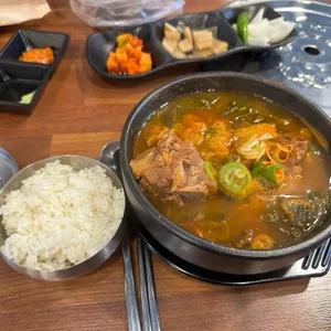 먹음직뼈 감자탕 사진 1