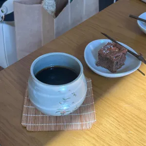 군중과 고독 사이 사진 2