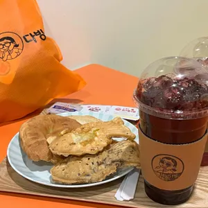 쪼매난다방 사진