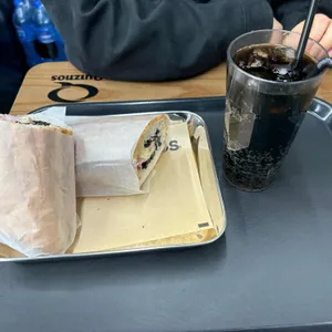 퀴즈노스 대표 사진