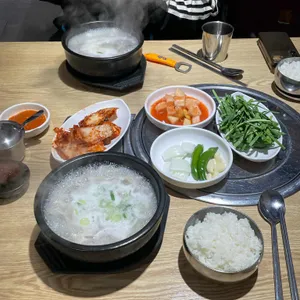 밀양돼지국밥&감자탕 대표 사진