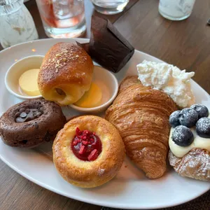 다이닝 대표 사진