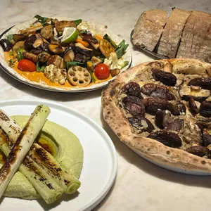 퍼멘츠 대표 사진