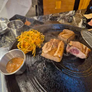 교동솥뚜껑삼겹살 대표 사진