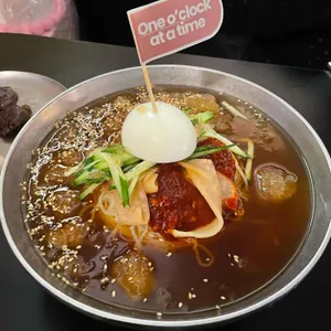 한날한시 대표 사진