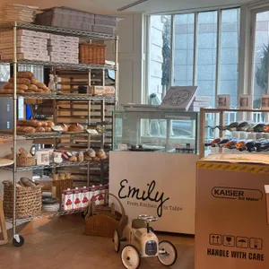 에밀리 리뷰 사진