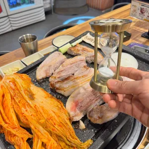 돈벼락김치삼겹살 대표 사진