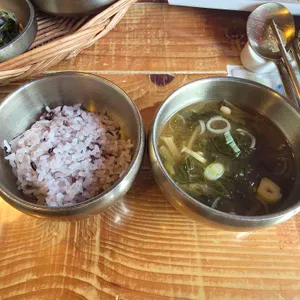 산이화 한정식 사진