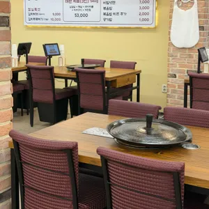 대판 솥뚜껑김치삼겹살 대표 사진