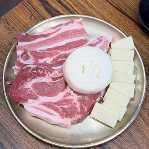 대판 솥뚜껑김치삼겹살 사진