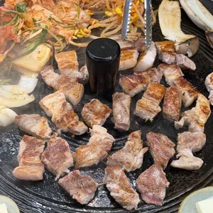 대판 솥뚜껑김치삼겹살 사진